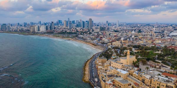 Η παραλία και μέρος της πόλης Τελ Αβίβ στο Ισραήλ.
